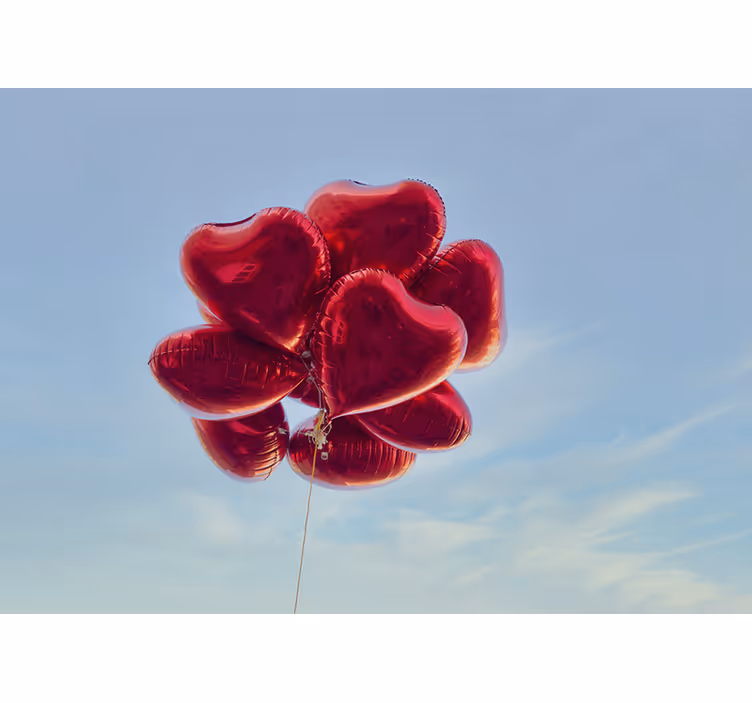 Kids roller blind with vintage red heart balloons - TenStickers