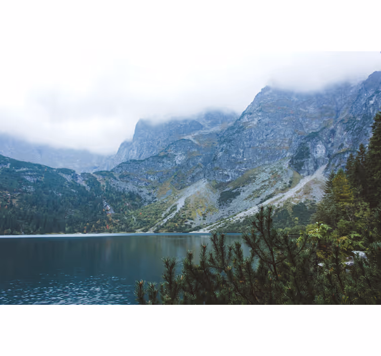 Green wall mural morskie oko in the tatra mountains - TenStickers
