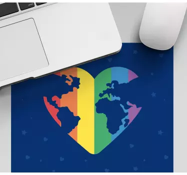 World map mouse pad heart-shaped design - TenStickers