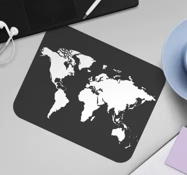 World map mouse pad in artistic world design - TenStickers