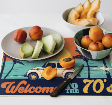 Elegant placemat with a nostalgic beach scene - TenStickers