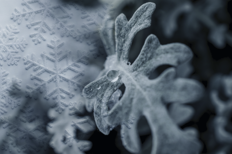 Placemat with elegant snowflake patterns - TenStickers