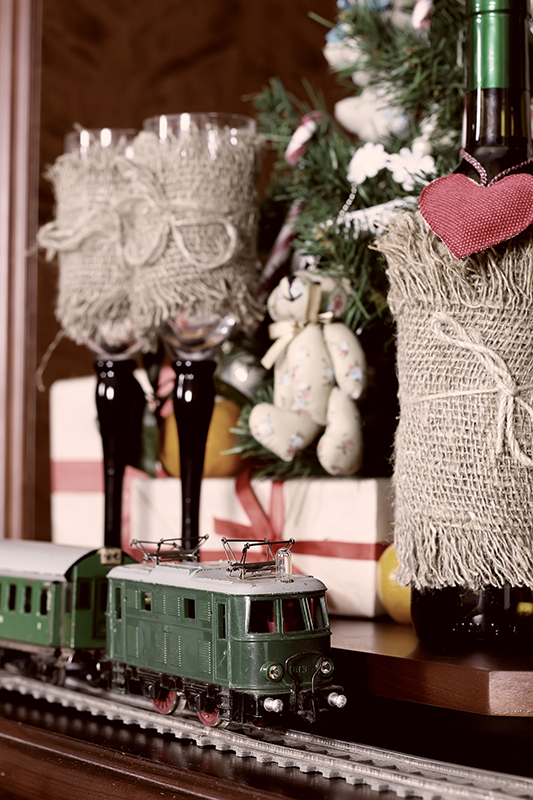 Toy train christmas poster - TenStickers