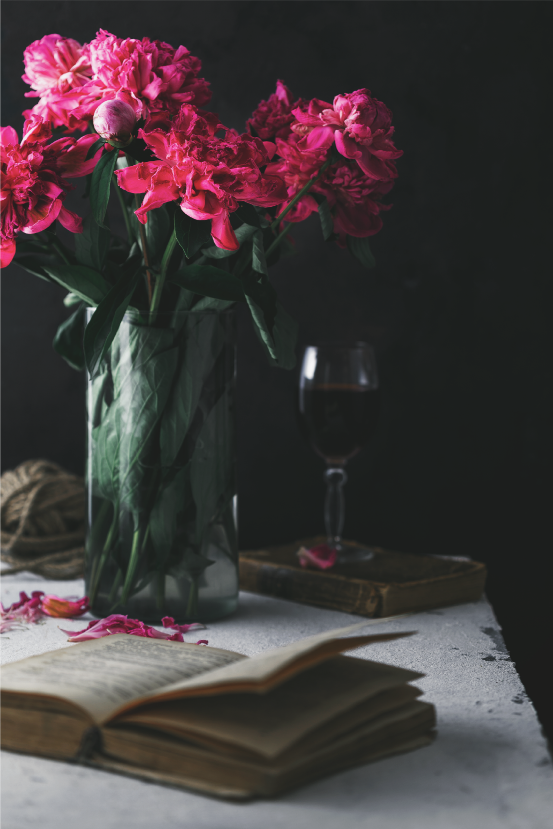 Living room poster wine glass and vase decor - TenStickers