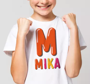 Bold initial name kids t-shirt - TenStickers